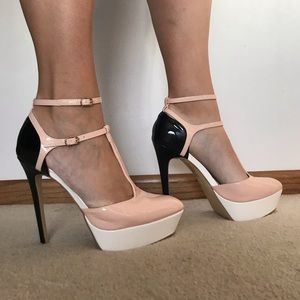 Signature by Shoe Dazzle High Heels